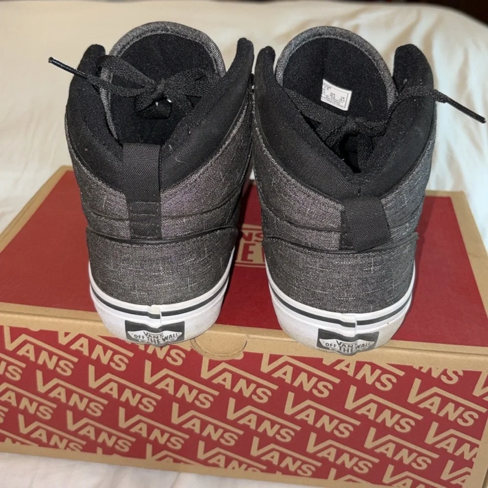 Size 7Y Boy/Girl High Top Vans